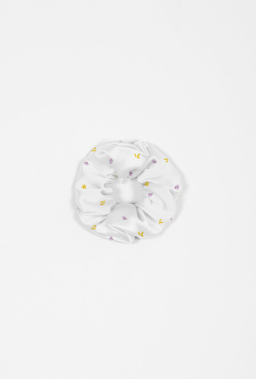 Petite Studio's Scrunchie in White Floral