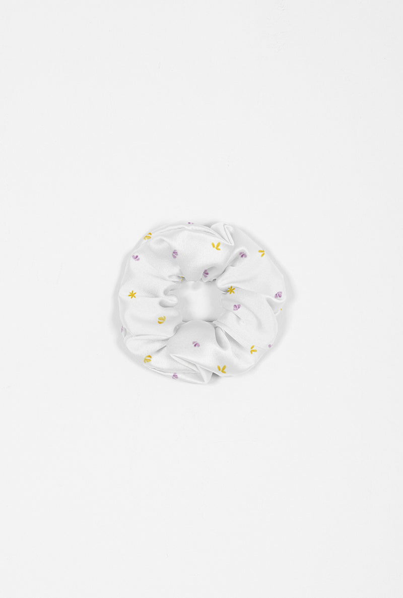 Petite Studio's Scrunchie in White Floral