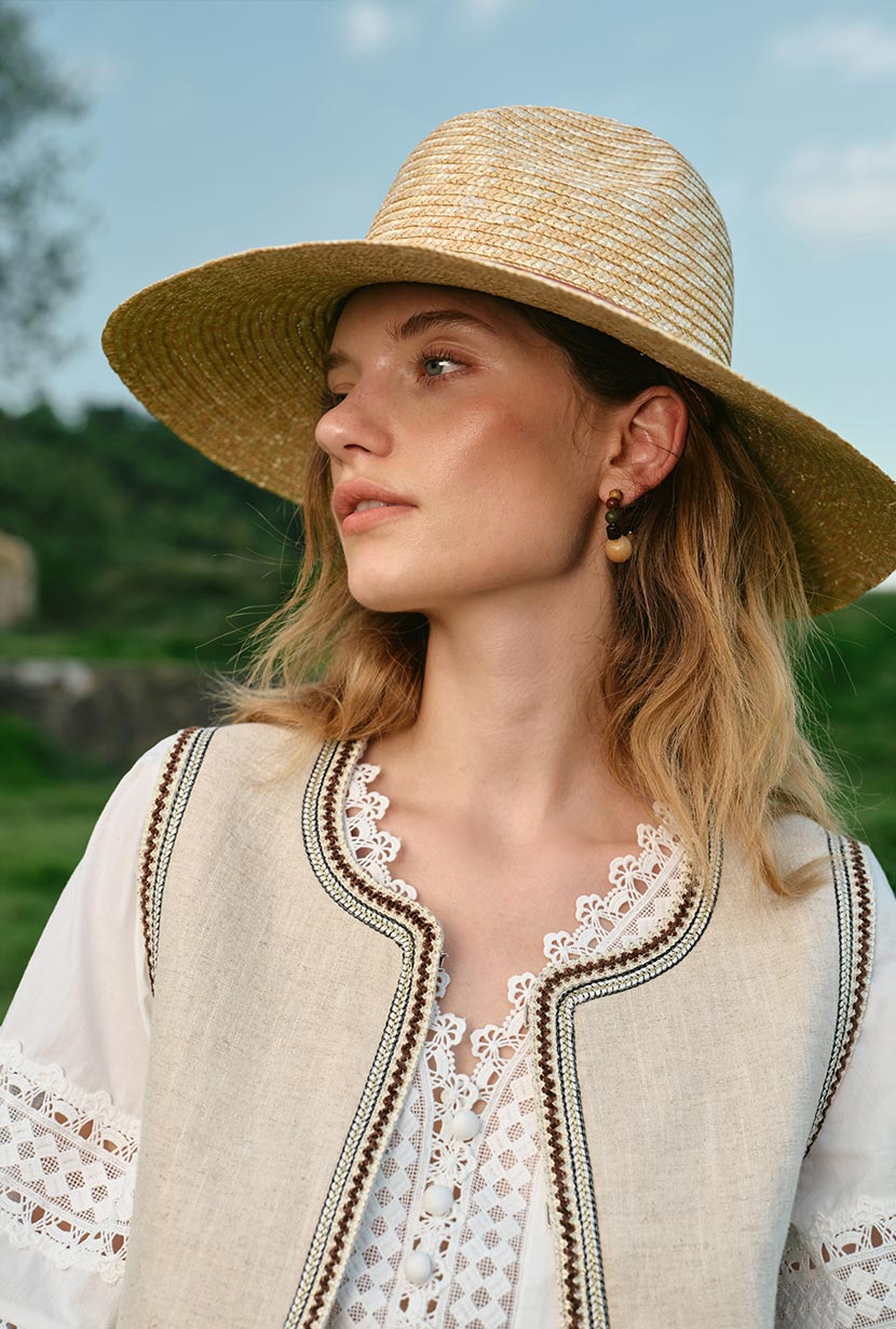 Petite Studio's Dexter Ramie Vest in Beige 